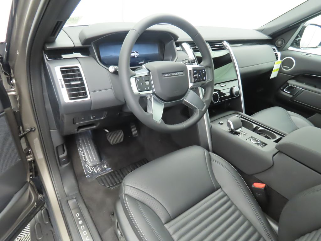 2025 Land Rover Discovery S photo 9