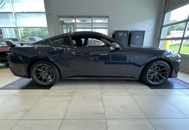 2025 Ford Mustang Dark Horse photo 2