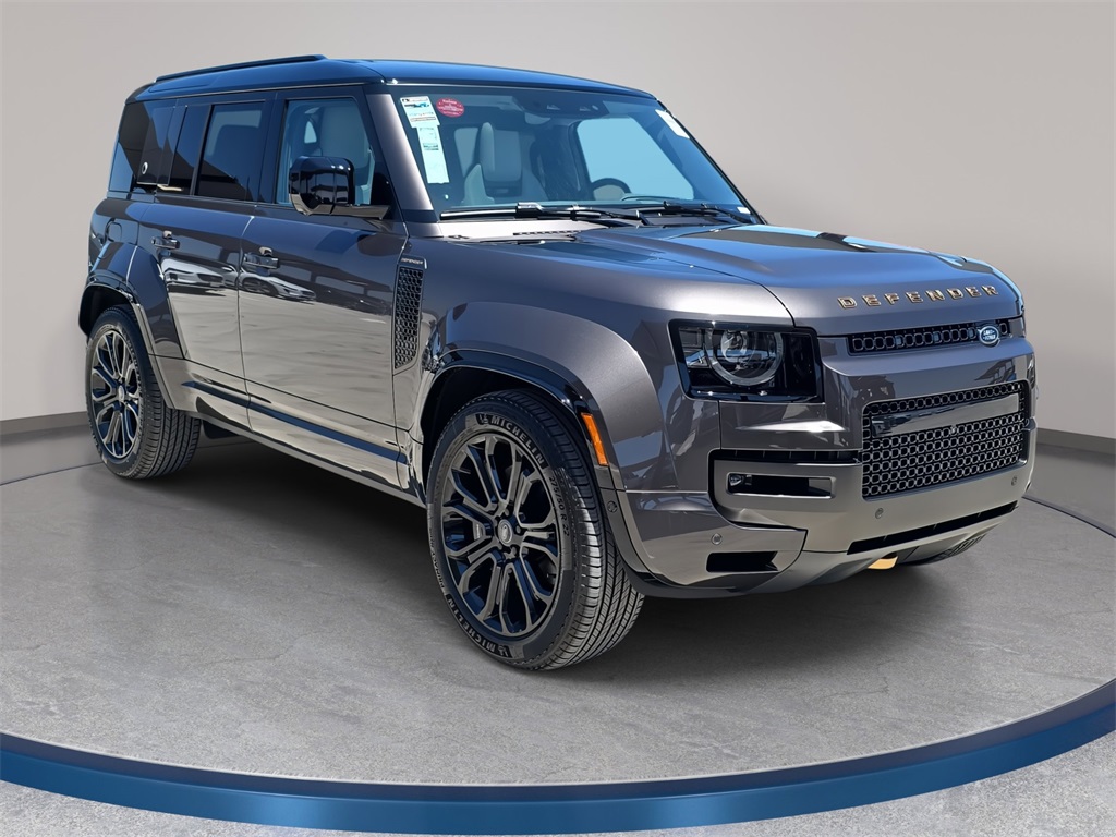 2025 Land Rover Defender 110 V8 photo 3