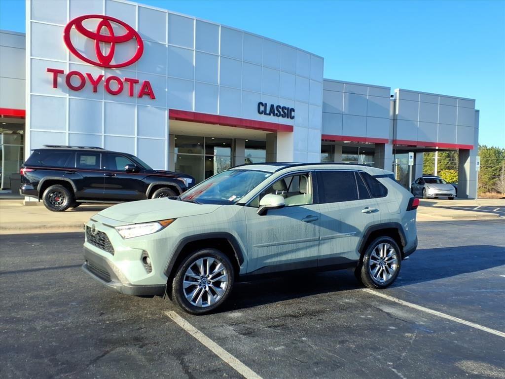 2019 Toyota RAV4 XLE Premium's photo