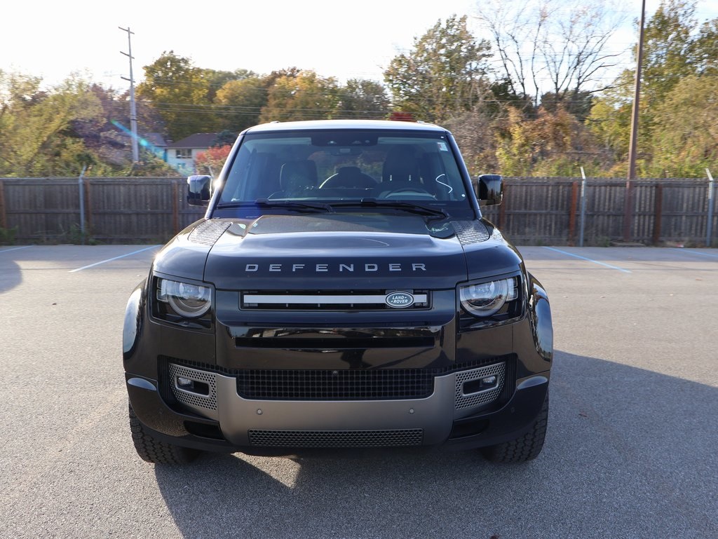 2024 Land Rover Defender 110 X-Dynamic SE photo 3