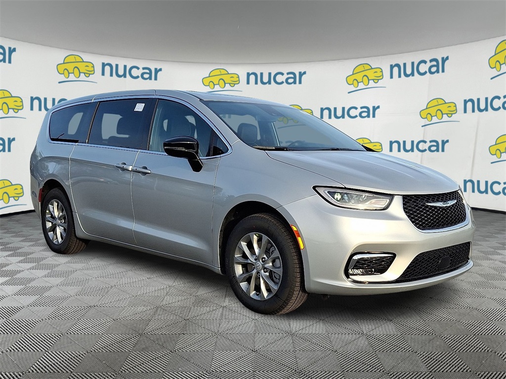 2026 Chrysler Pacifica Limited's photo