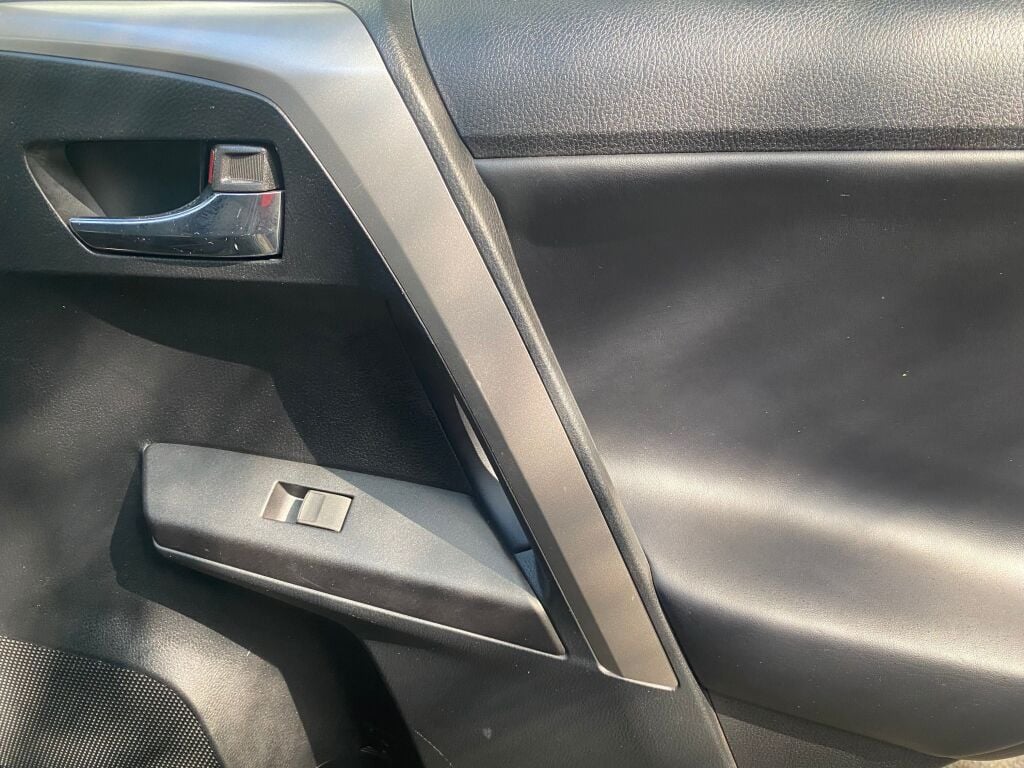 2018 Toyota RAV4 XLE photo 19