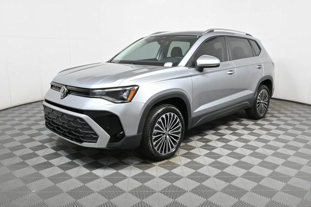 2025 Volkswagen Taos SE photo 3