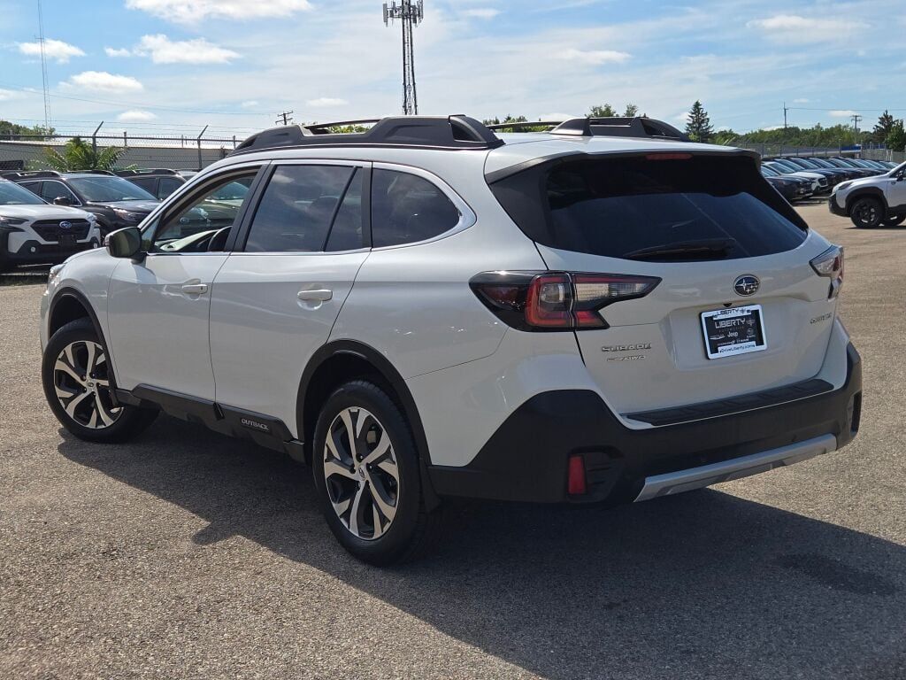 2022 Subaru Outback Limited photo 9