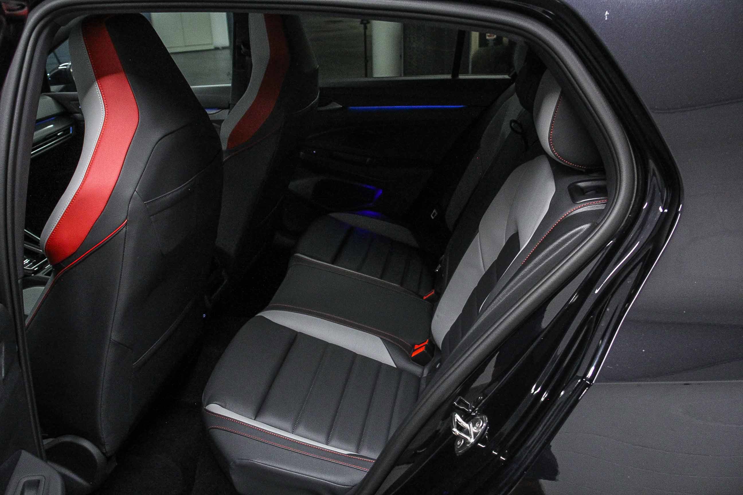 2024 Volkswagen Golf GTI SE photo 16