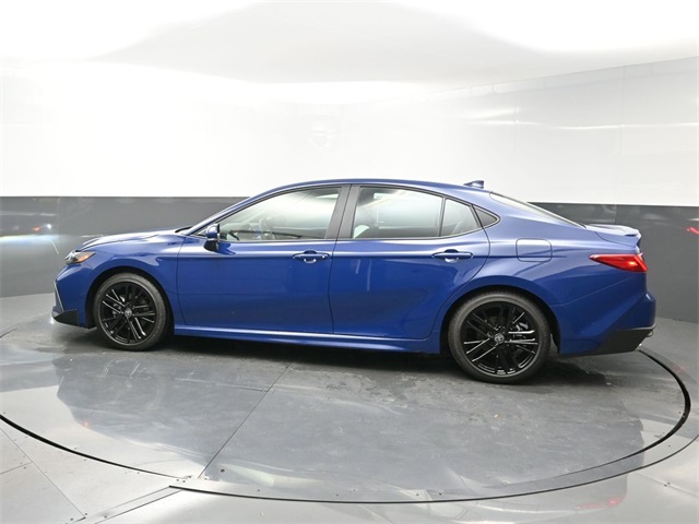 2025 Toyota Camry SE photo 4