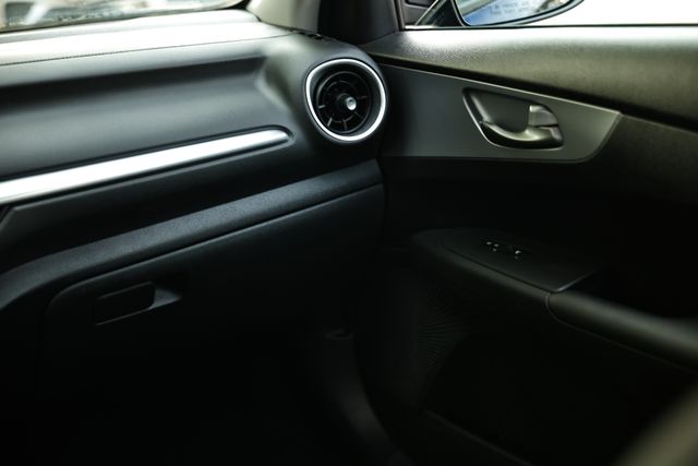 2022 Kia Forte LXS photo 28