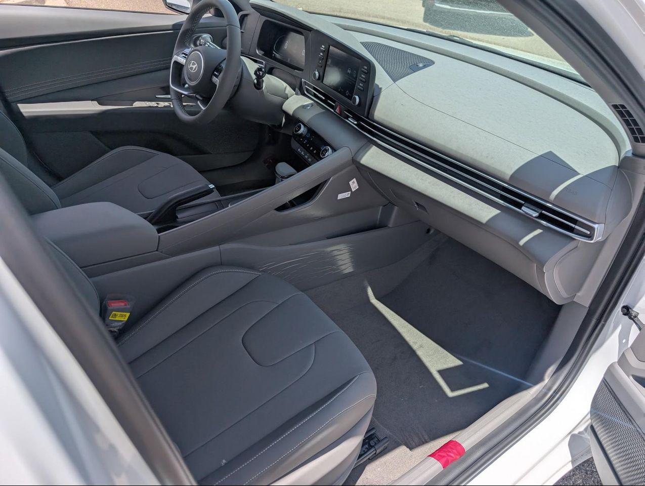2025 Hyundai Elantra SEL Sport photo 21