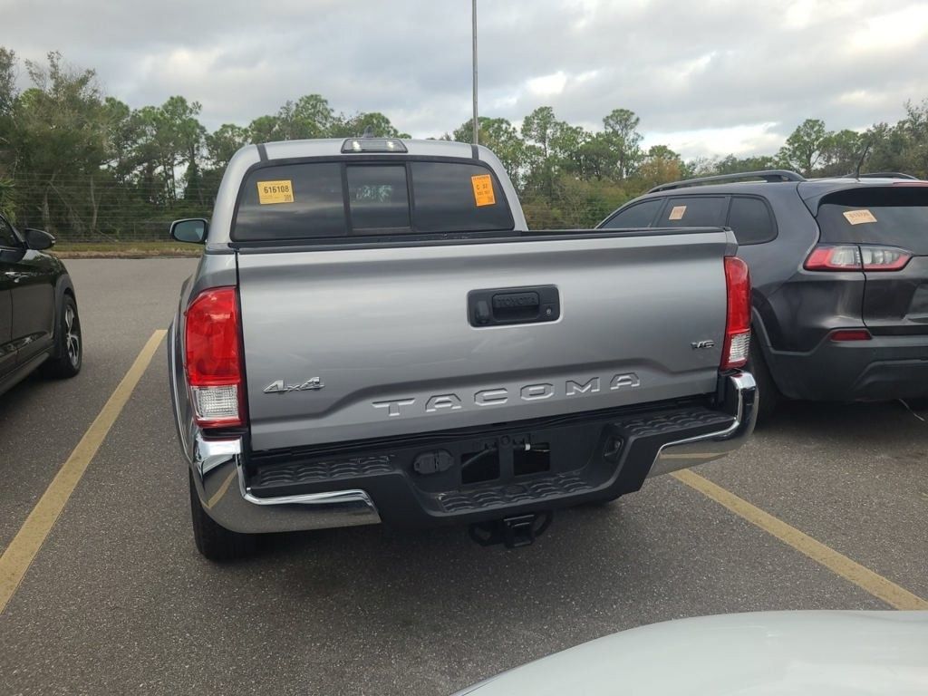 2017 Toyota Tacoma SR5 photo 4