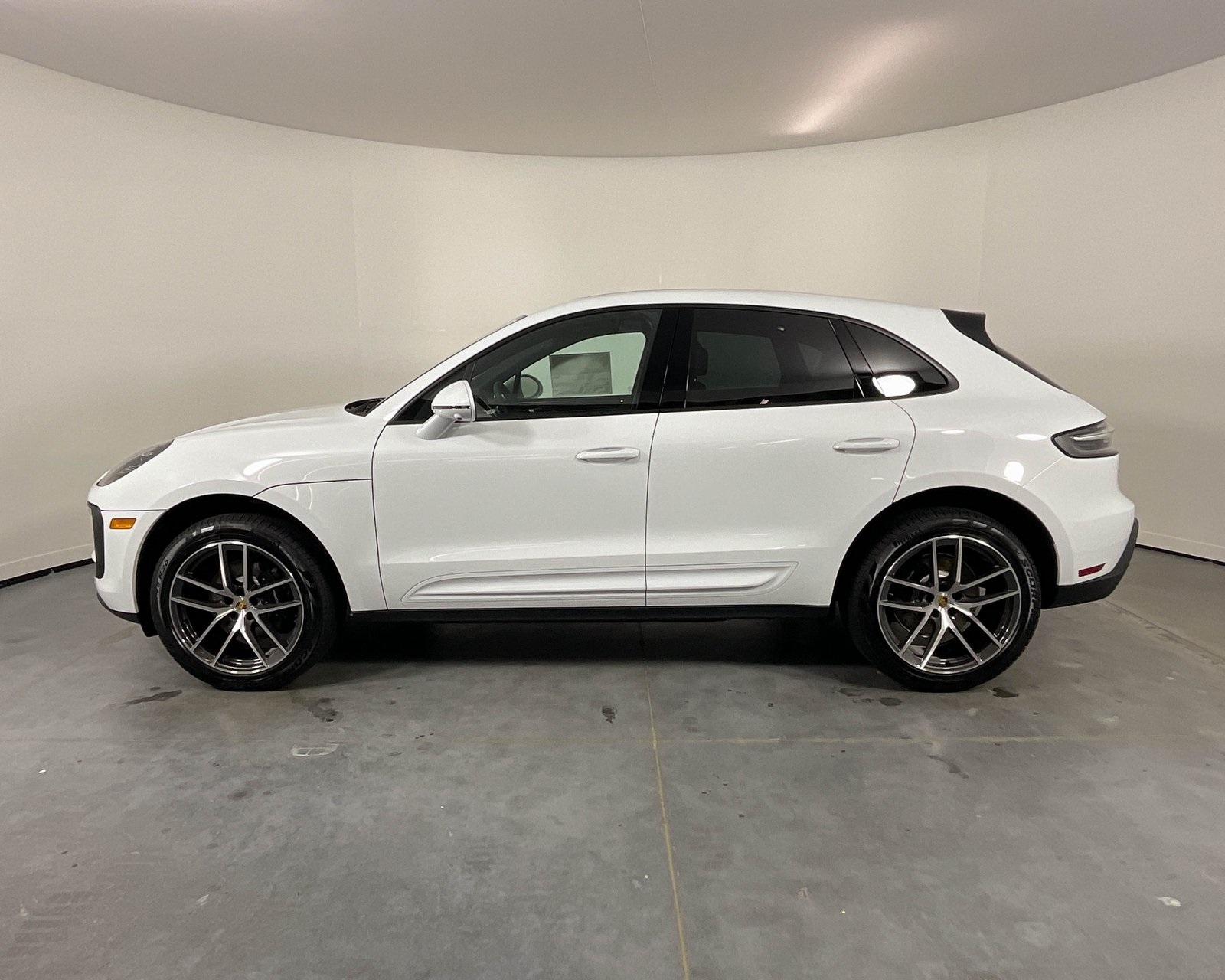 2026 Porsche Macan T photo 2