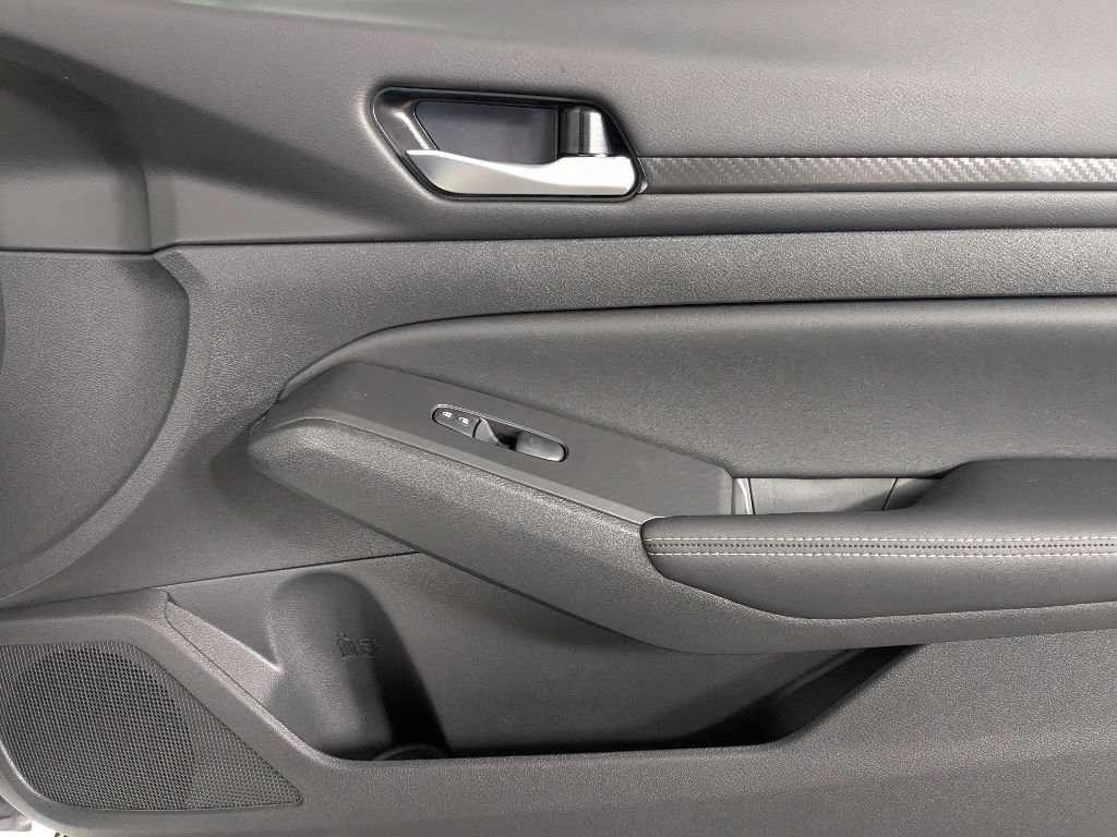 2025 Nissan Altima SV Special Edition photo 13