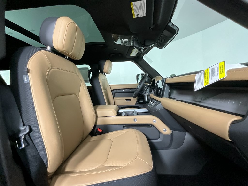 2025 Land Rover Defender 130 V8 photo 2