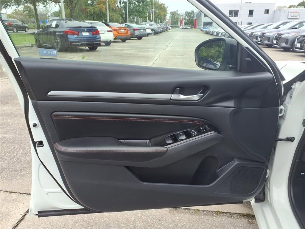 2023 Nissan Altima 2.5 SR photo 14