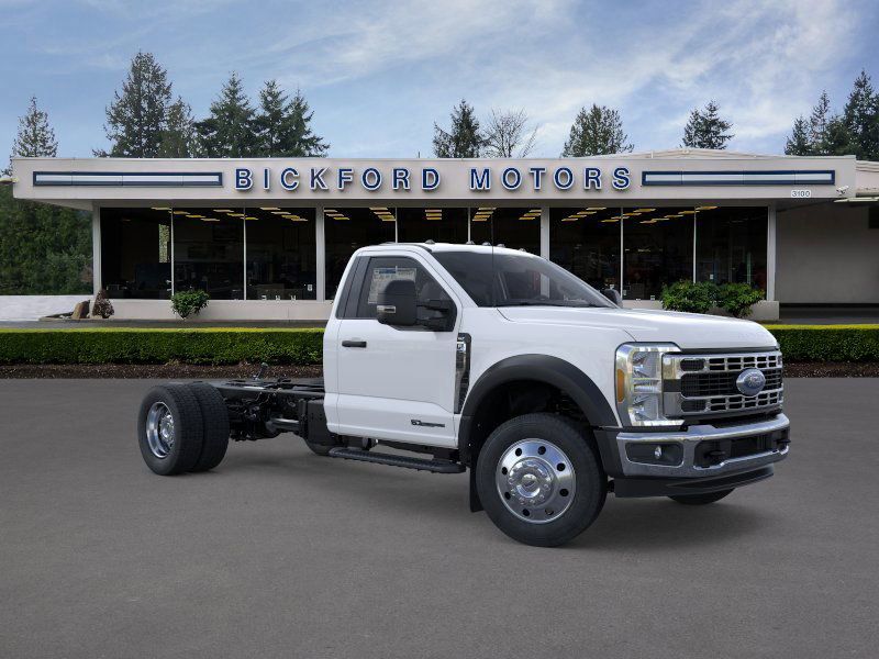 2025 Ford F-550 XLT photo 3