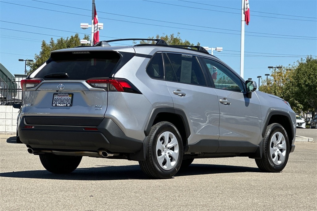 2024 Toyota RAV4 XLE photo 2