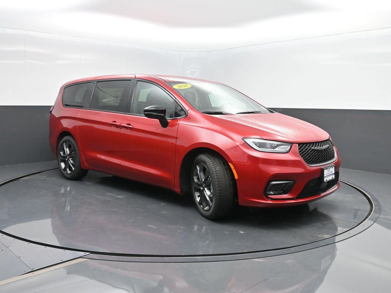 2026 Chrysler Pacifica photo 2