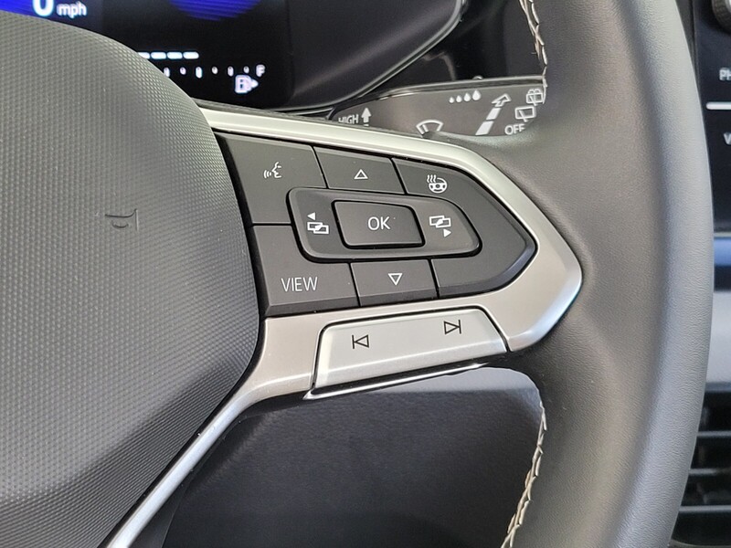 2023 Volkswagen Taos SE photo 31
