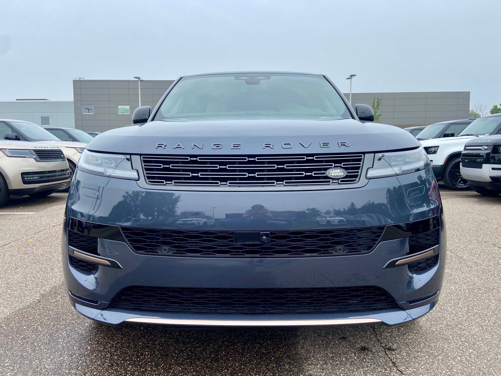 2025 Land Rover Range Rover Sport SE photo 8
