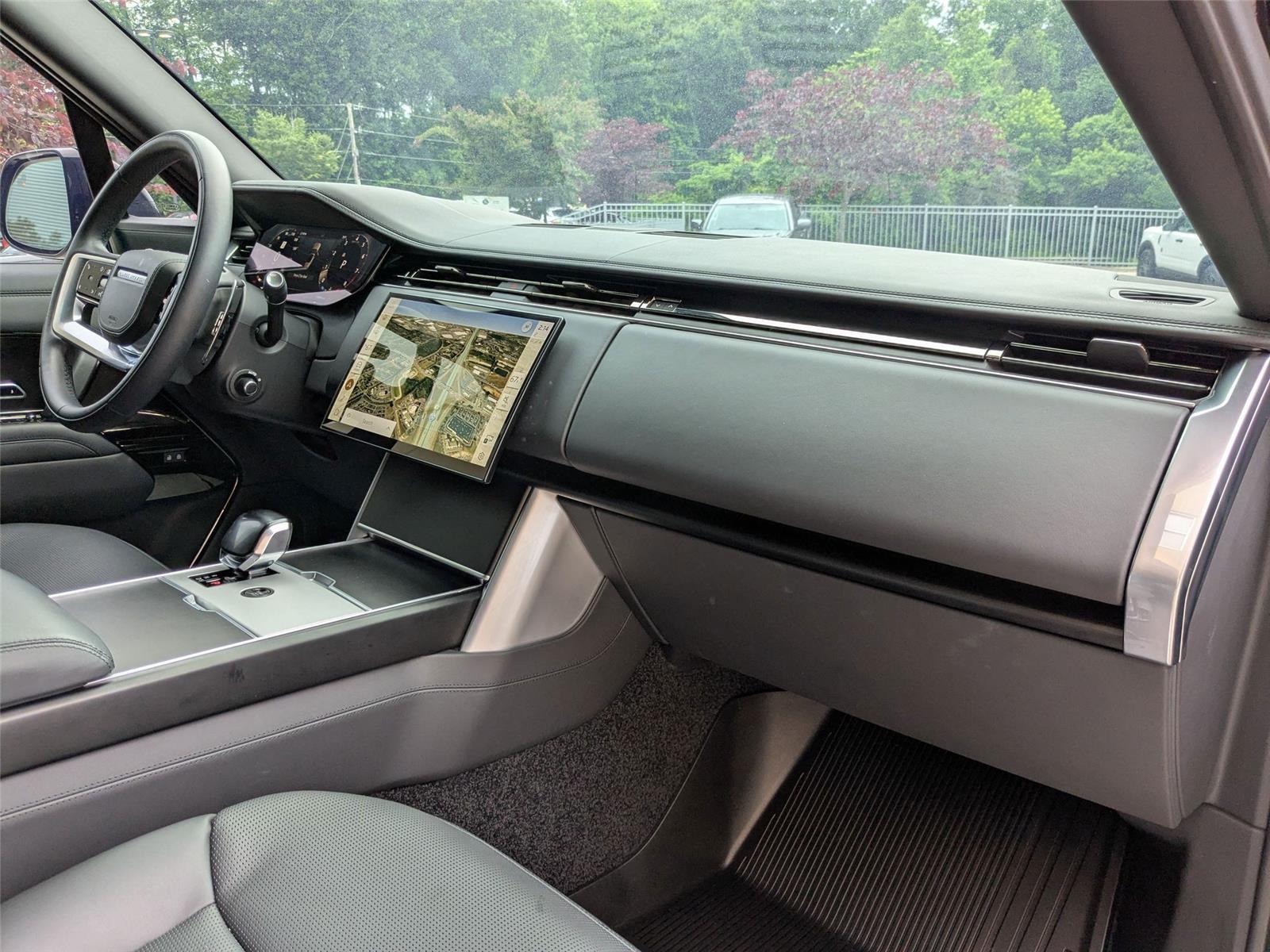 2024 Land Rover Range Rover SV photo 33