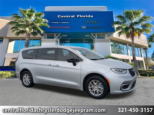 2026 Chrysler Pacifica Select's photo