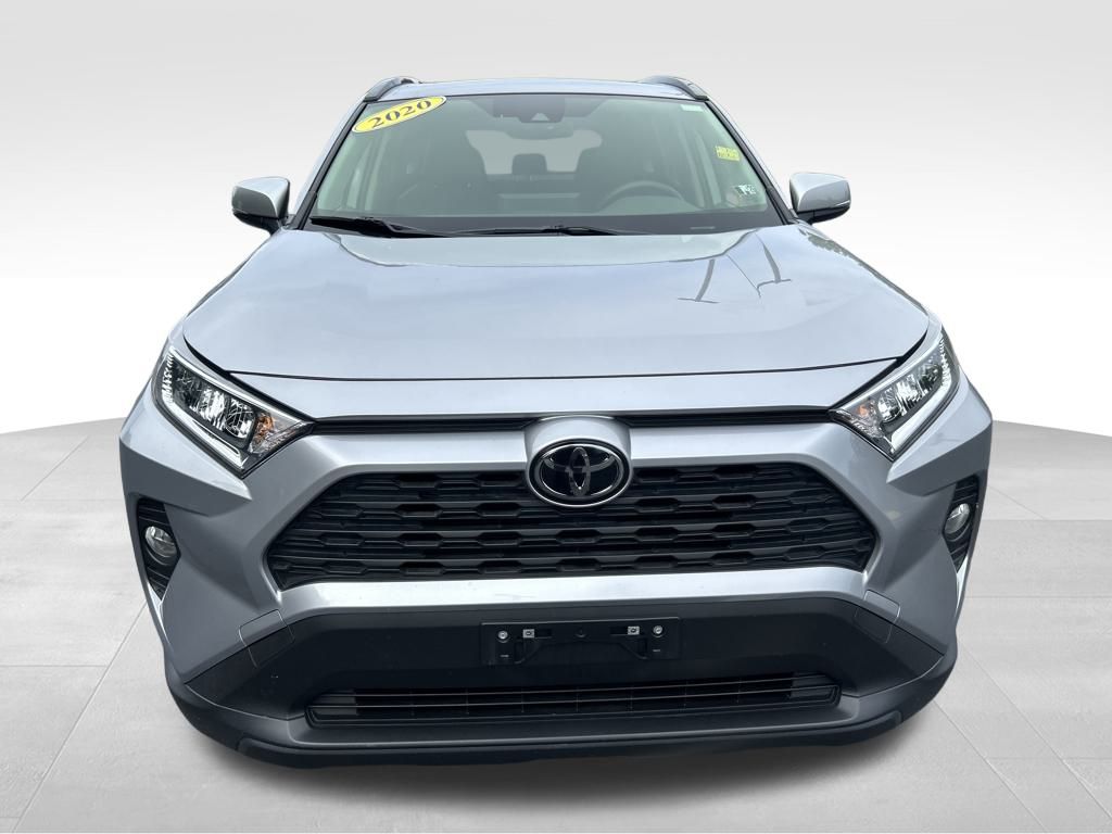 2020 Toyota RAV4 XLE Premium photo 8