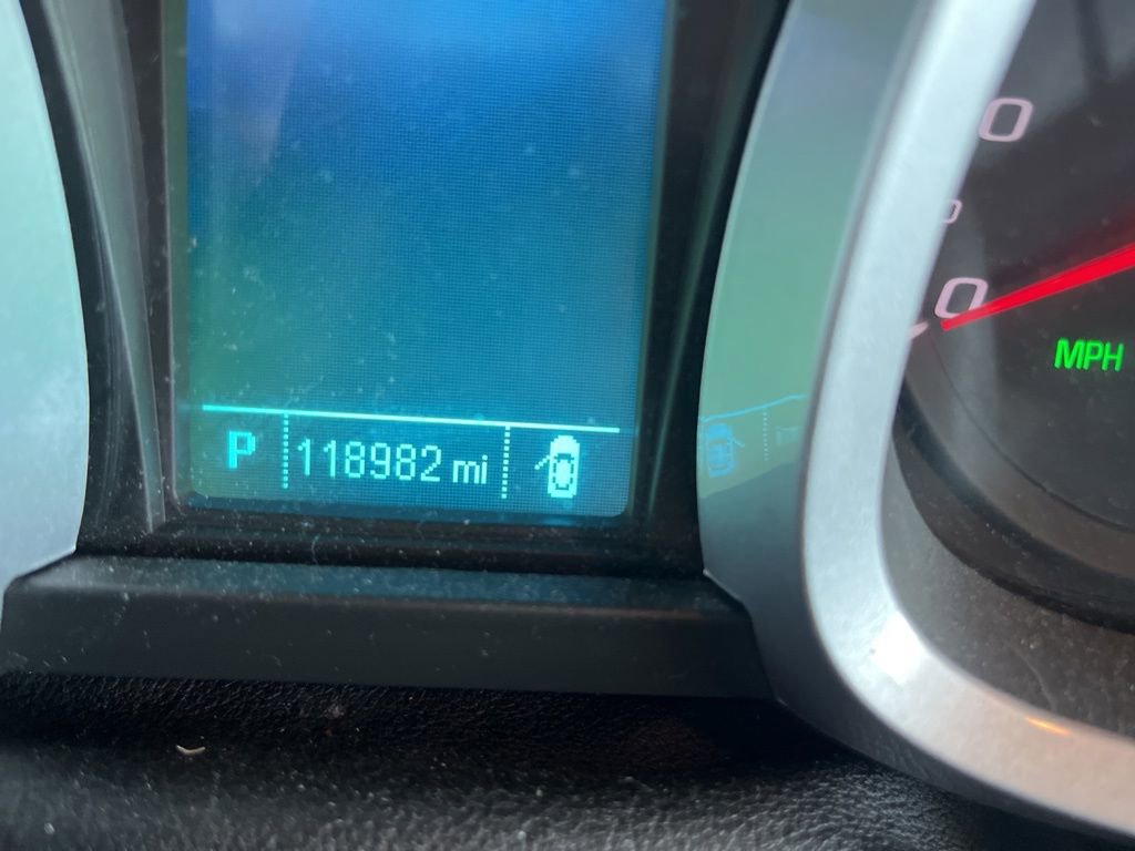 2017 Chevrolet Equinox LT photo 2