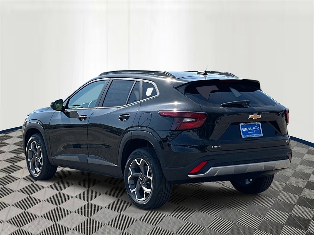 2025 Chevrolet Trax LT photo 4