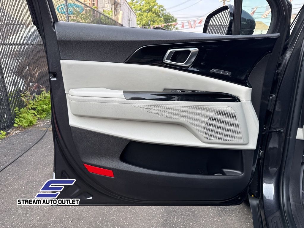 2024 Kia Carnival SX photo 35