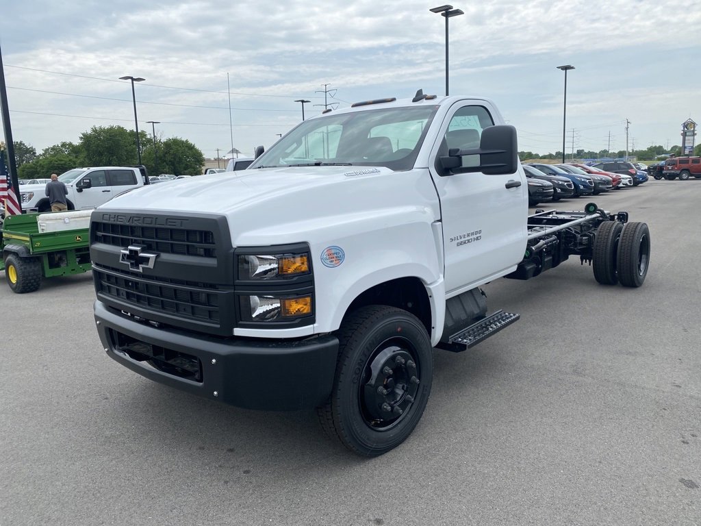 2023 Chevrolet Silverado 6500HD Work Truck photo 13