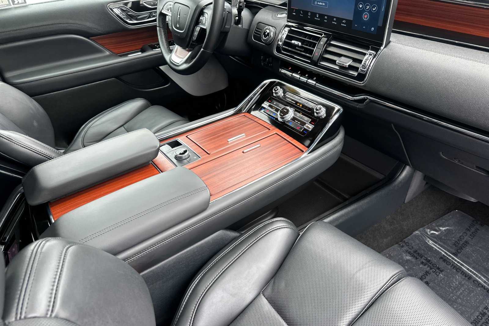 2024 Lincoln Navigator L Reserve photo 17