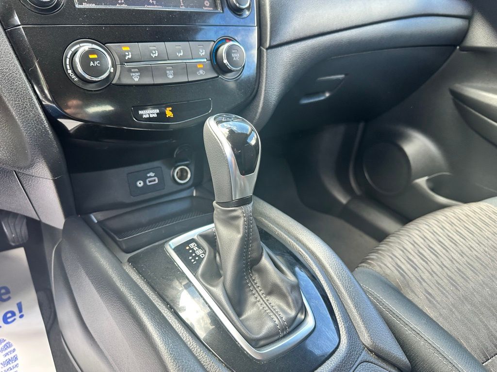 2019 Nissan Rogue S AWD photo 11
