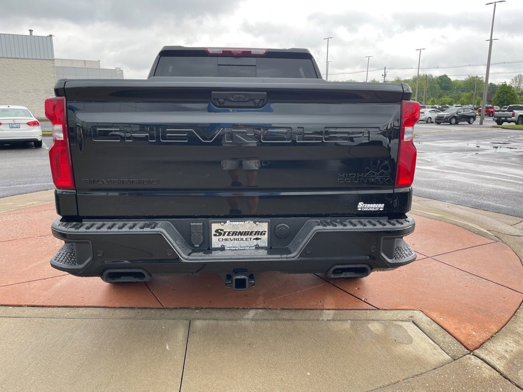2025 Chevrolet Silverado 1500 High Country photo 12