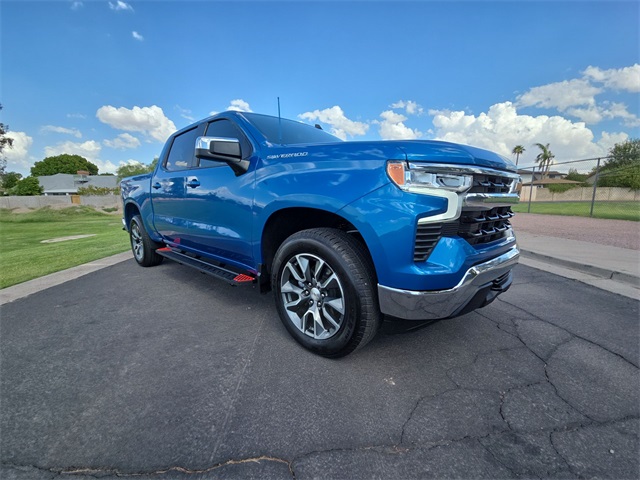 2024 Chevrolet Silverado 1500 LT's photo