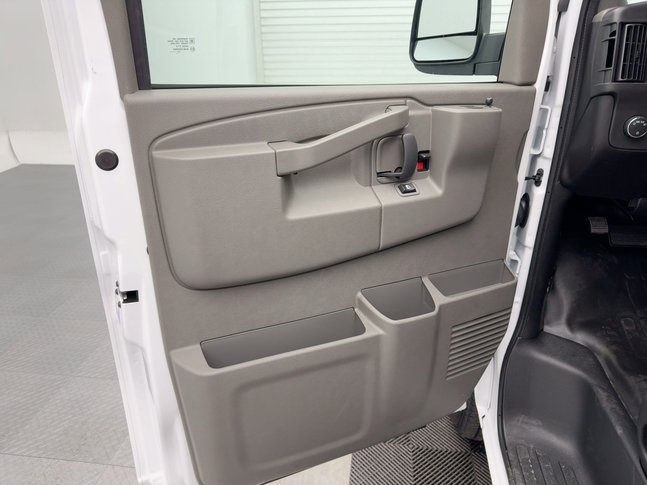 2025 Chevrolet Express Cargo 2500 photo 18