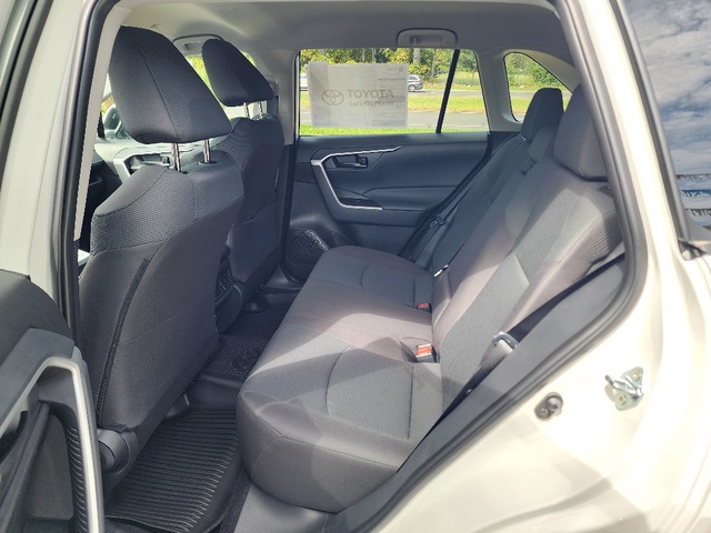 2025 Toyota RAV4 LE photo 7
