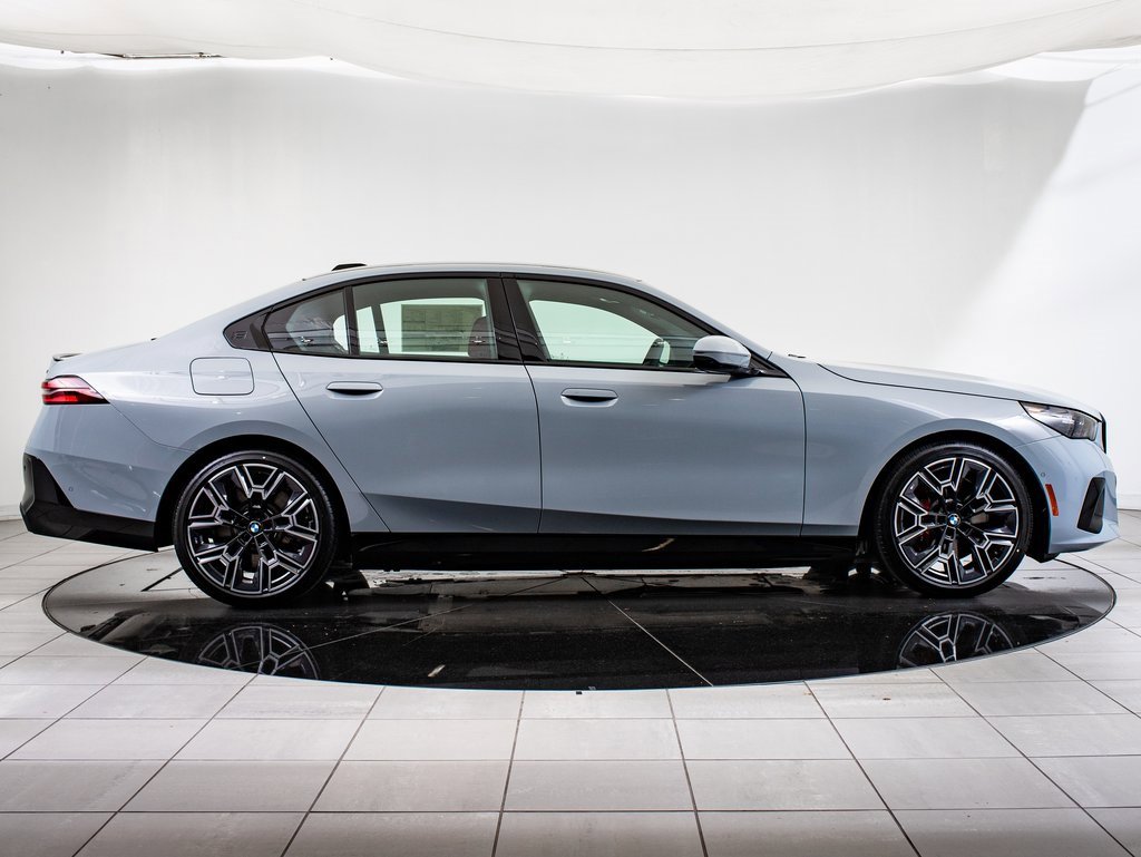 2026 Bmw 550e 550e xDrive photo 10
