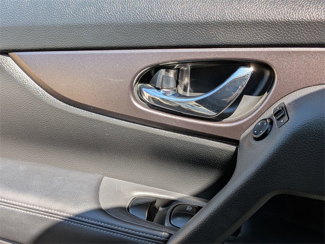 2016 Nissan Rogue SV photo 11