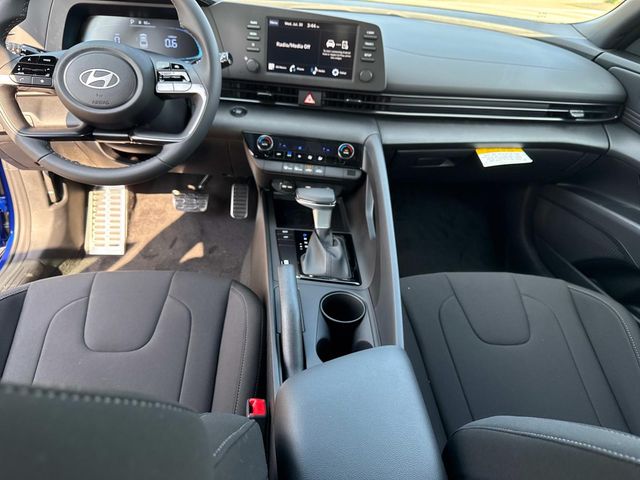 2025 Hyundai Elantra SEL Sport photo 15