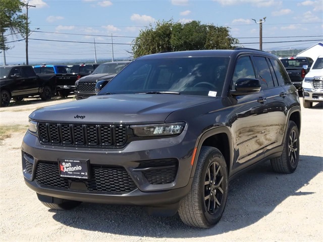 2025 Jeep Grand Cherokee Altitude photo 2