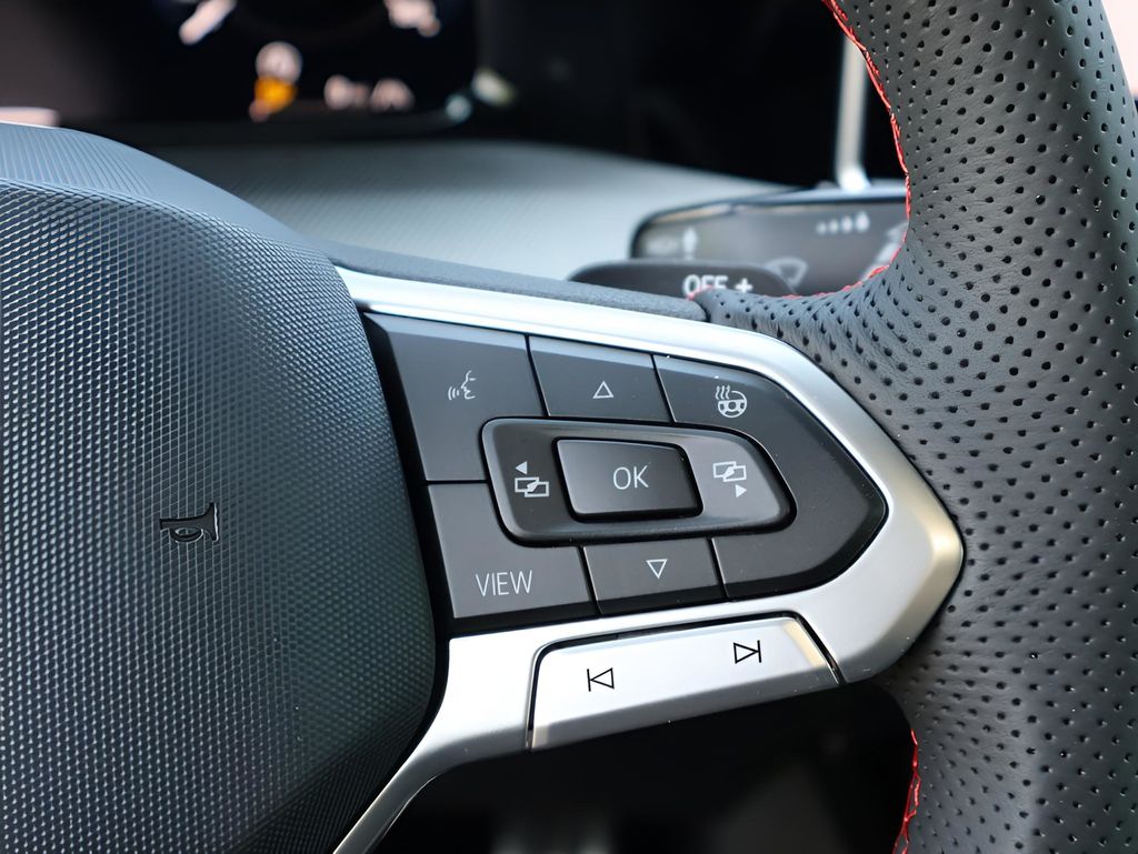 2025 Volkswagen Golf GTI SE photo 30