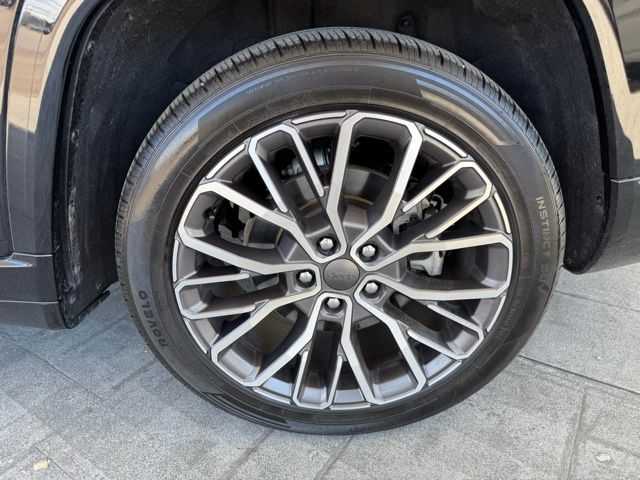 2021 Jeep Grand Cherokee L Summit Reserve photo 2