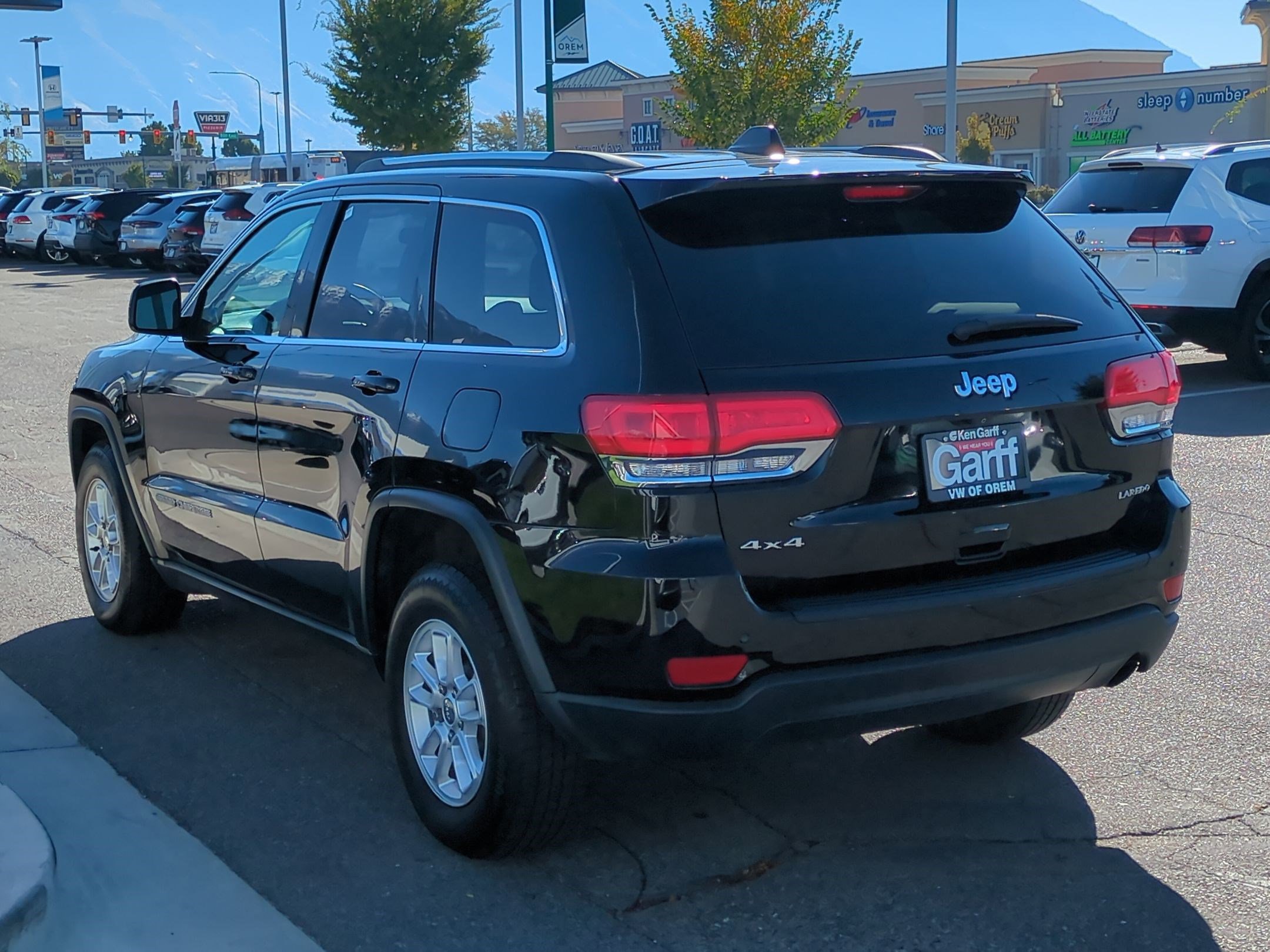 2018 Jeep Grand Cherokee Laredo E photo 2