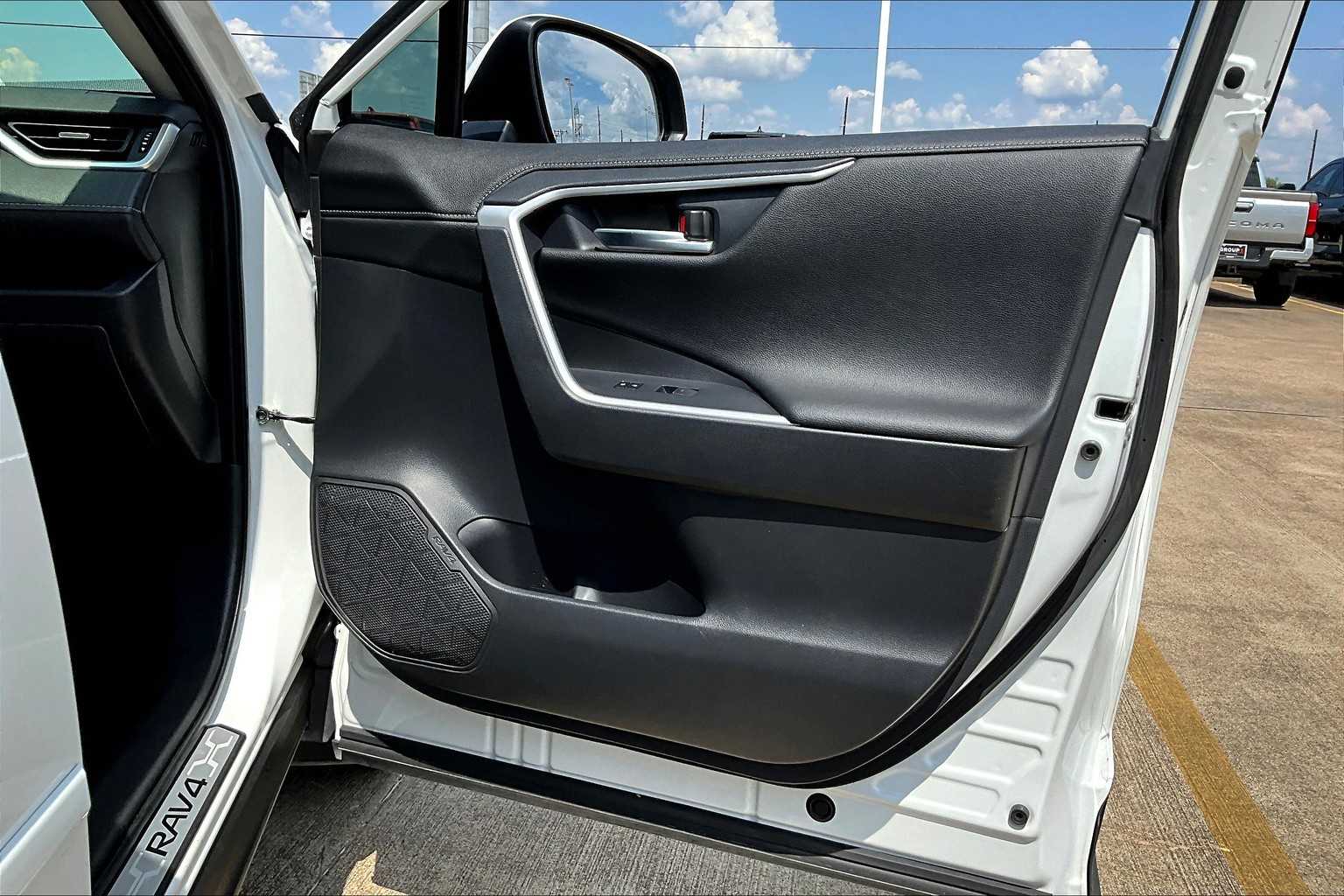 2024 Toyota RAV4 Hybrid Limited photo 21