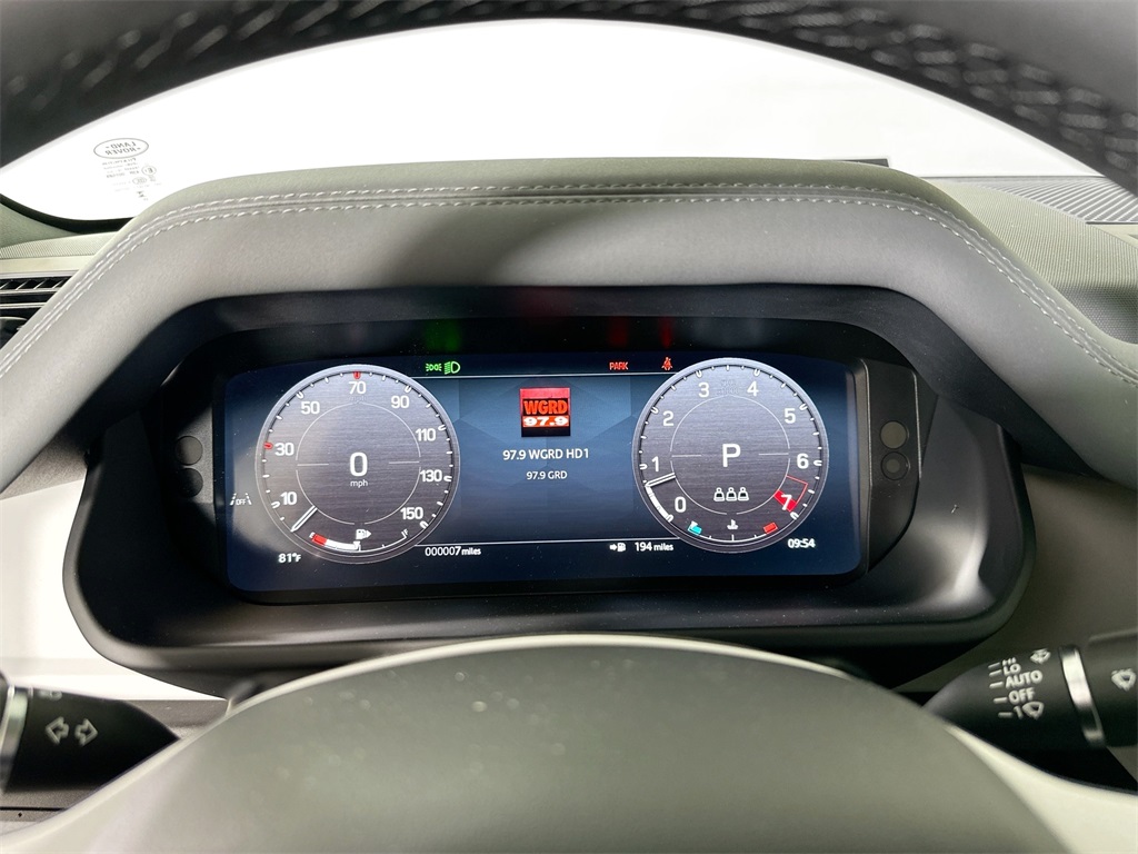 2025 Land Rover Defender 110 S photo 14