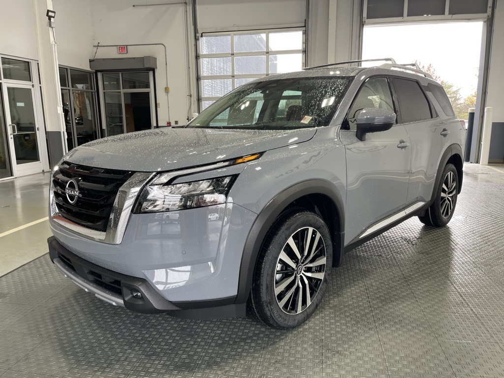 2025 Nissan Pathfinder Platinum photo 3
