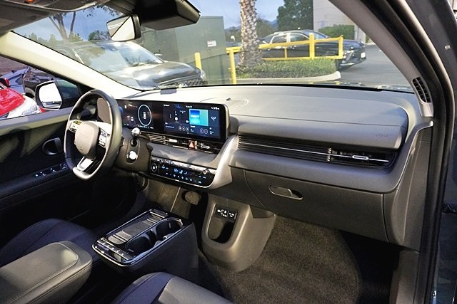 Used 2025 Green Hyundai SEL image 11