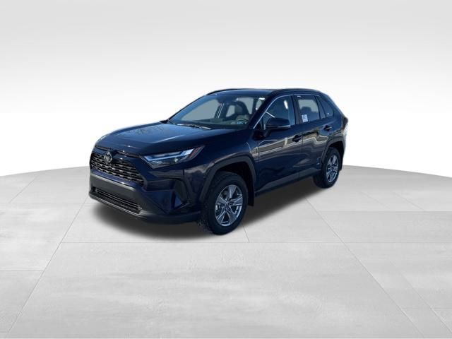 2025 Toyota RAV4 XLE's photo