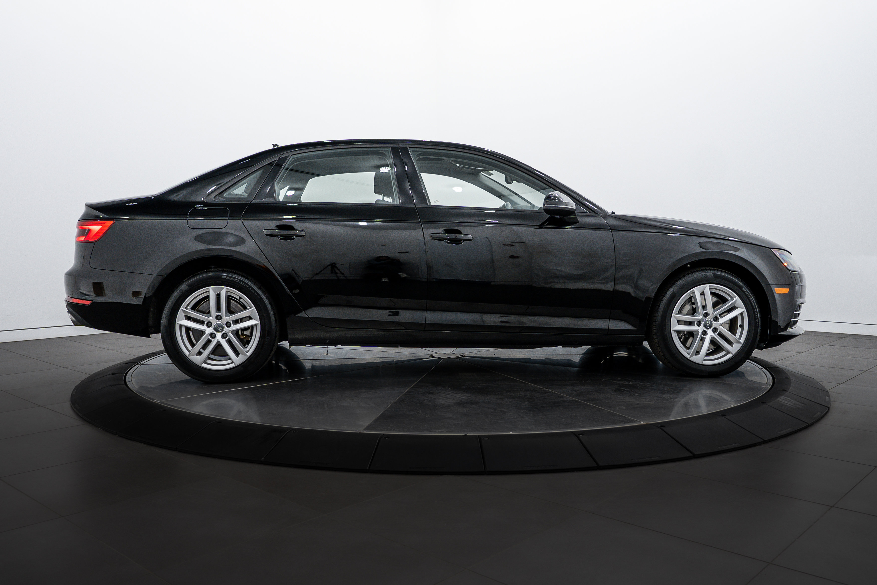 2017 Audi A4 Quattro Premium photo 3