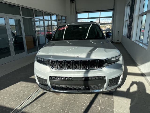 2022 Jeep Grand Cherokee Laredo photo 2